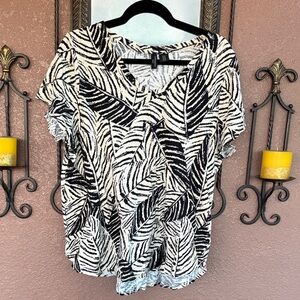 Black & Cream Leaf-Print Women’s Short Sleeve Top